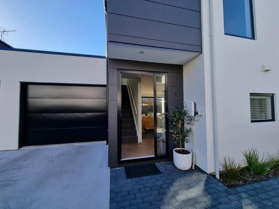 Central Home With Internal Garage - Close To Cbd! Christchurch Dış mekan fotoğraf